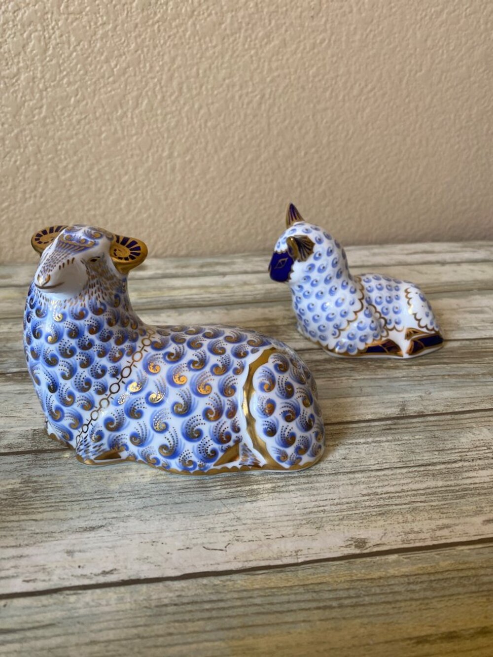 Set of 2 1994 Royal Crown Derby Imari Ram and Lamb Paperweights w/Gold Stopper - Picture 11 of 15